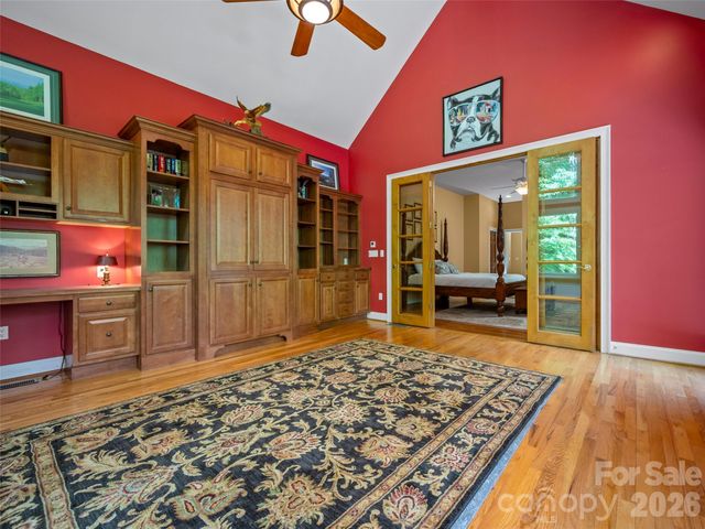 110 Little Cherokee Ridge, Hendersonville, NC 28739