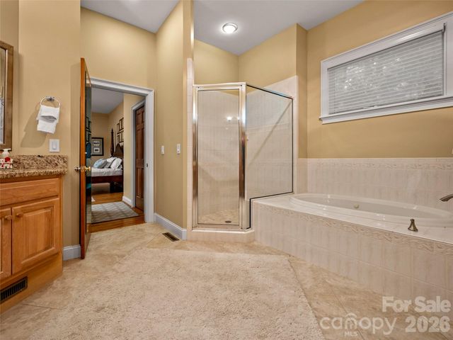 110 Little Cherokee Ridge, Hendersonville, NC 28739