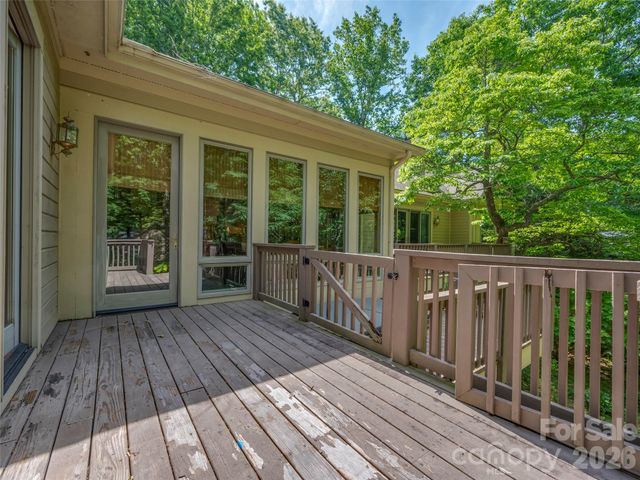 110 Little Cherokee Ridge, Hendersonville, NC 28739