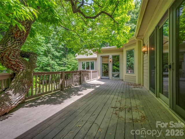 110 Little Cherokee Ridge, Hendersonville, NC 28739