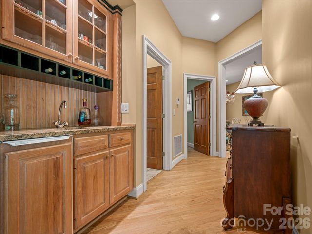 110 Little Cherokee Ridge, Hendersonville, NC 28739