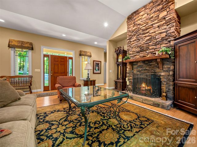 110 Little Cherokee Ridge, Hendersonville, NC 28739