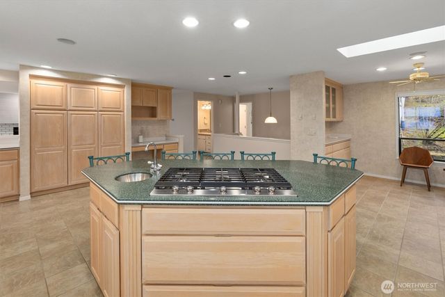 505 S Marine Hills Way, Federal Way, WA 98003