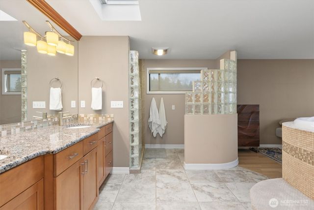 505 S Marine Hills Way, Federal Way, WA 98003