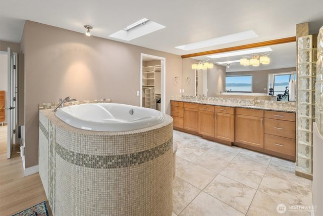 505 S Marine Hills Way, Federal Way, WA 98003