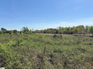 194-D Half Moon Road, Wellford, SC 29385