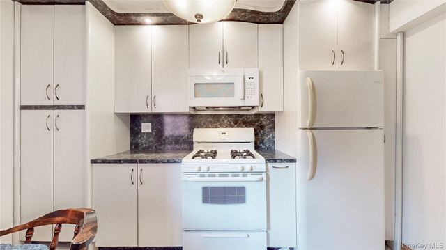 99-11 60th Avenue 4E, Corona, NY 11368