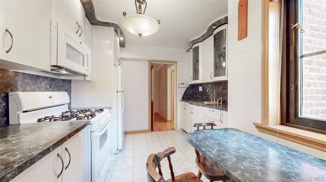 99-11 60th Avenue 4E, Corona, NY 11368