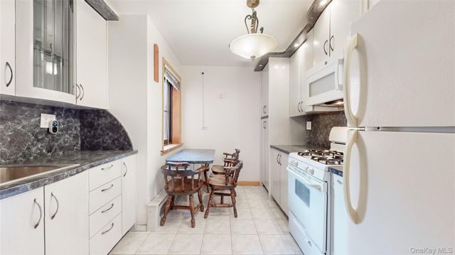 99-11 60th Avenue 4E, Corona, NY 11368