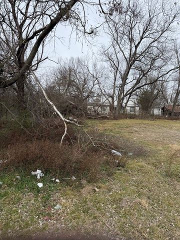 818 W 9th Street, Bonham, TX 75418