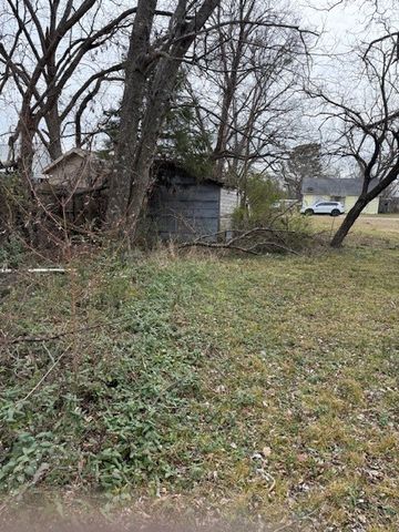 818 W 9th Street, Bonham, TX 75418