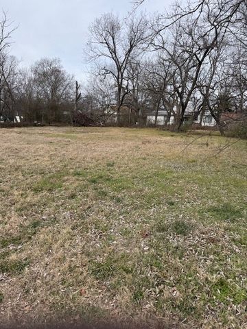 818 W 9th Street, Bonham, TX 75418