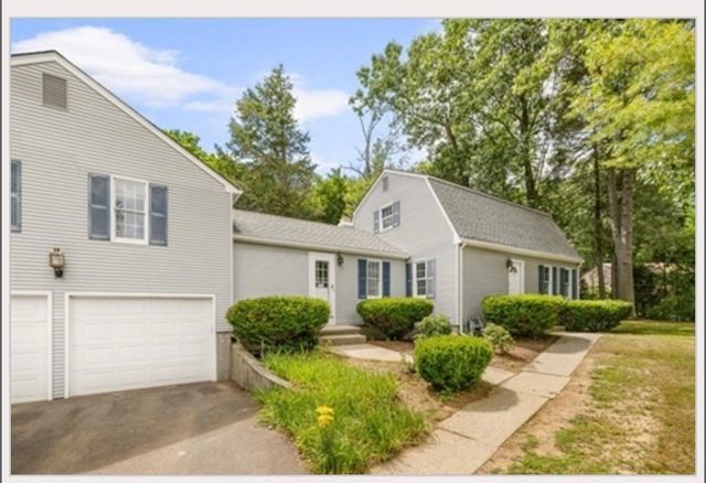 7 Logie Ln, Southwick, MA 01077