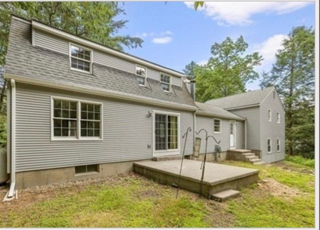 7 Logie Ln, Southwick, MA 01077