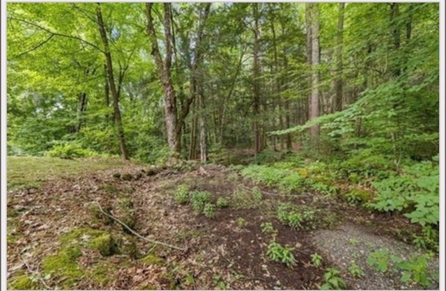 7 Logie Ln, Southwick, MA 01077
