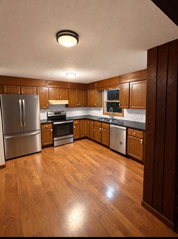 7 Logie Ln, Southwick, MA 01077