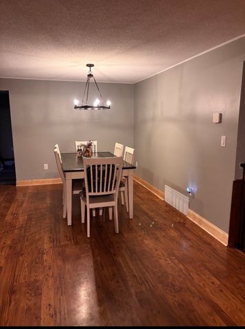 7 Logie Ln, Southwick, MA 01077
