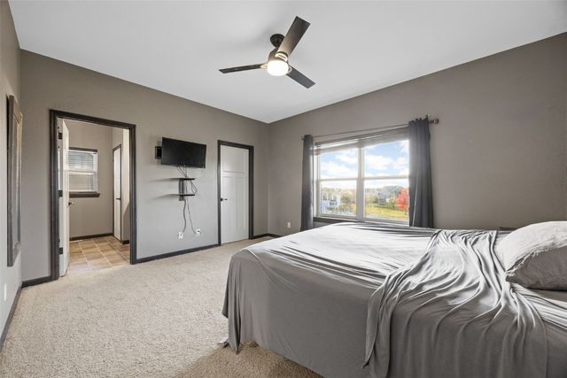 916 Blue Stone Street NW, Cedar Rapids, IA 52405