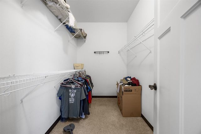 916 Blue Stone Street NW, Cedar Rapids, IA 52405