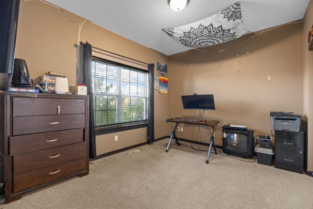 916 Blue Stone Street NW, Cedar Rapids, IA 52405