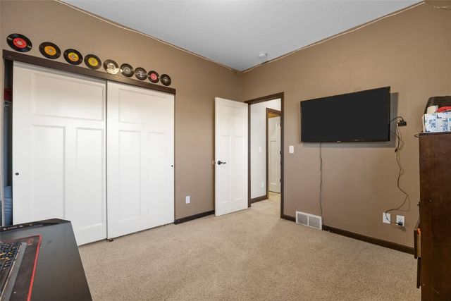 916 Blue Stone Street NW, Cedar Rapids, IA 52405