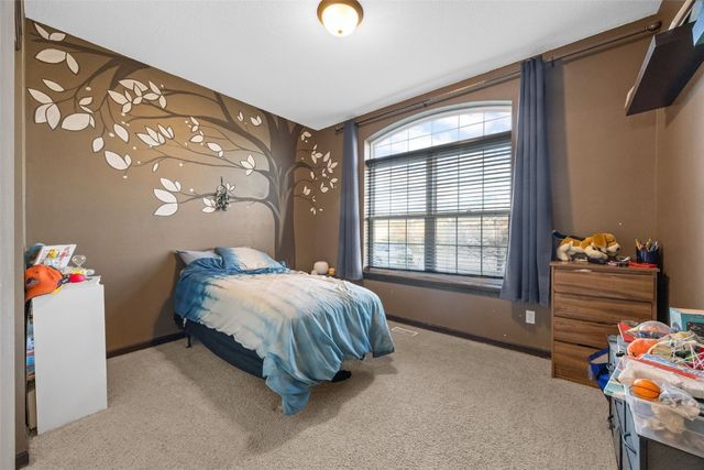 916 Blue Stone Street NW, Cedar Rapids, IA 52405