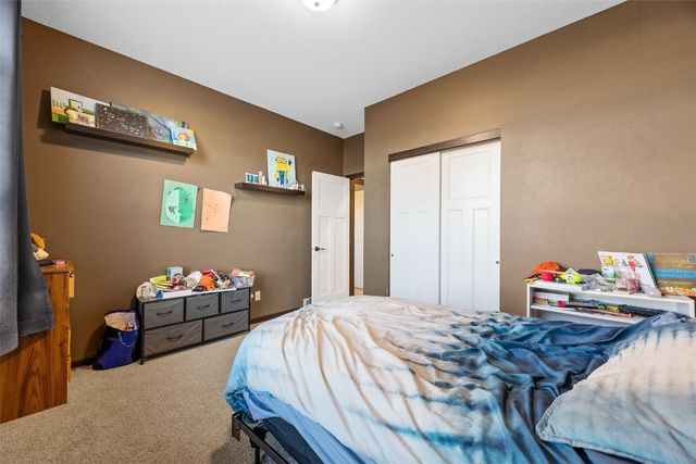 916 Blue Stone Street NW, Cedar Rapids, IA 52405