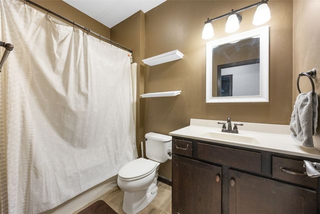 916 Blue Stone Street NW, Cedar Rapids, IA 52405