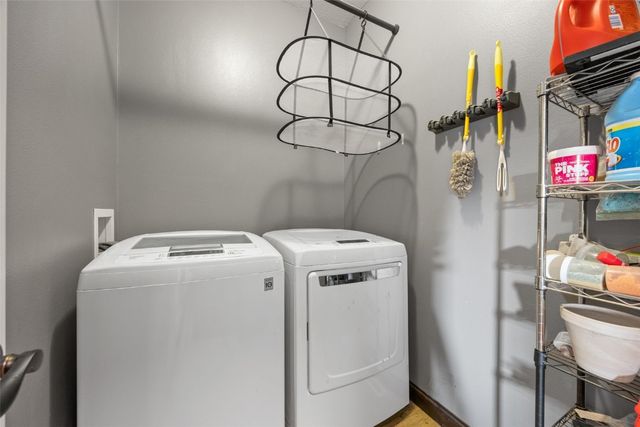 916 Blue Stone Street NW, Cedar Rapids, IA 52405