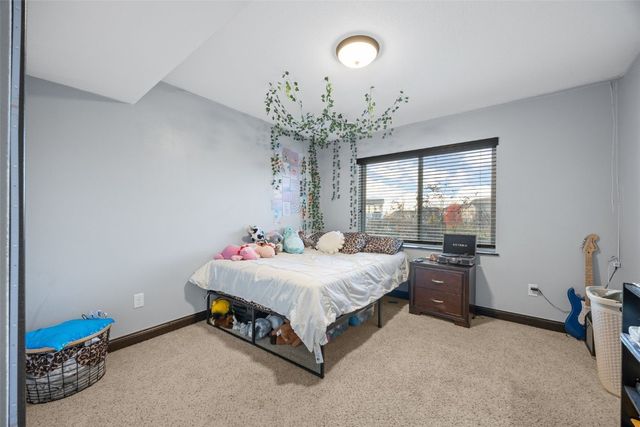 916 Blue Stone Street NW, Cedar Rapids, IA 52405