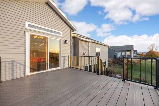 916 Blue Stone Street NW, Cedar Rapids, IA 52405