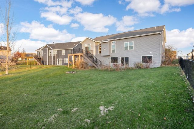 916 Blue Stone Street NW, Cedar Rapids, IA 52405