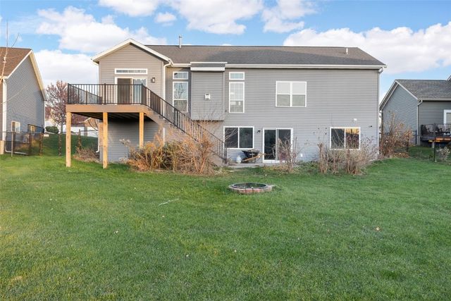 916 Blue Stone Street NW, Cedar Rapids, IA 52405