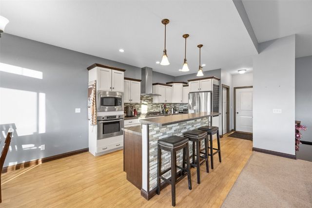 916 Blue Stone Street NW, Cedar Rapids, IA 52405