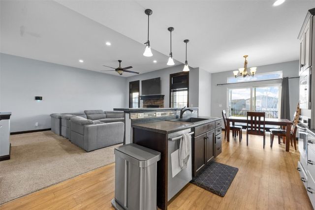 916 Blue Stone Street NW, Cedar Rapids, IA 52405