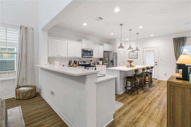 561 Momma Bear Drive, College Station, TX 77845