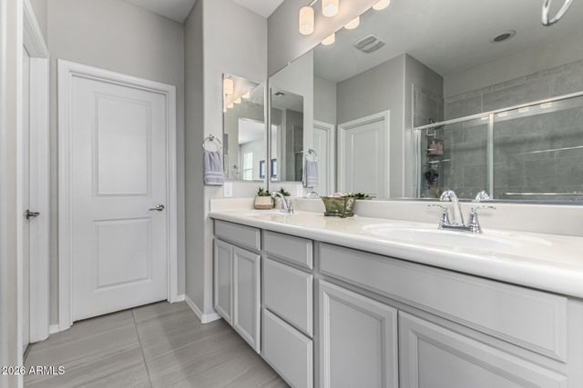 1747 E CHELSEA Lane, Gilbert, AZ 85295