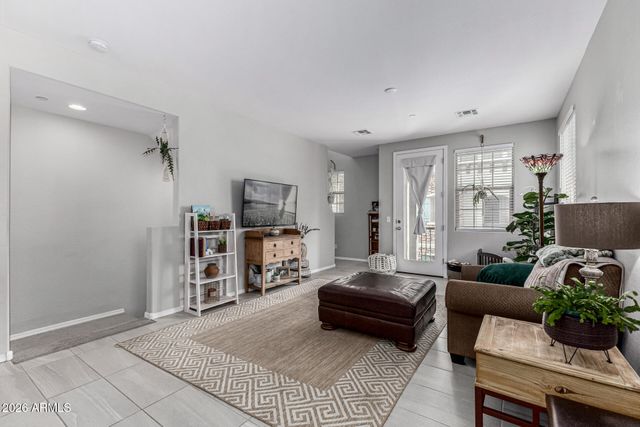 1747 E CHELSEA Lane, Gilbert, AZ 85295