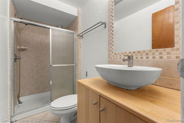 12345 Bedford Drive, Southgate, MI 48195
