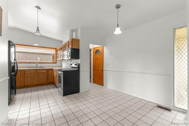 12345 Bedford Drive, Southgate, MI 48195