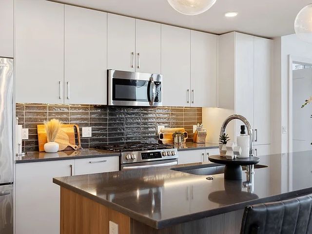 1212 Demonbreun St Apt 615, Nashville, TN 37203