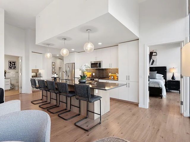 1212 Demonbreun St Apt 615, Nashville, TN 37203