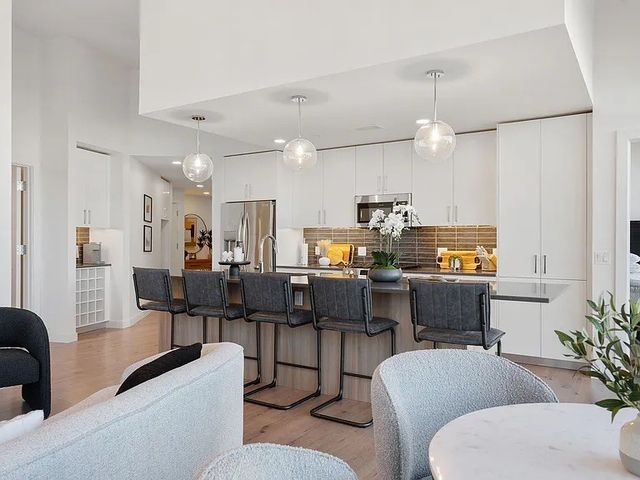 1212 Demonbreun St Apt 615, Nashville, TN 37203