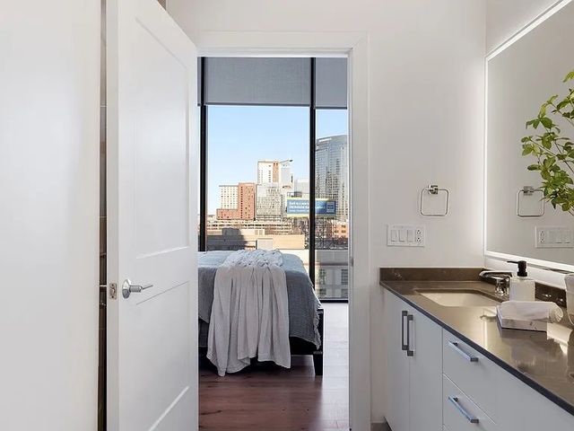 1212 Demonbreun St Apt 615, Nashville, TN 37203