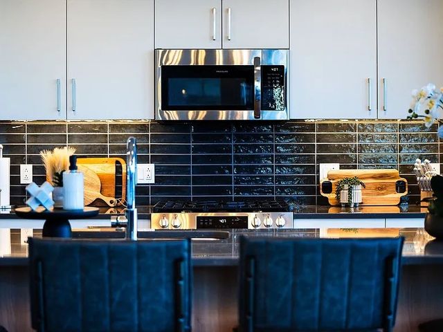 1212 Demonbreun St Apt 615, Nashville, TN 37203