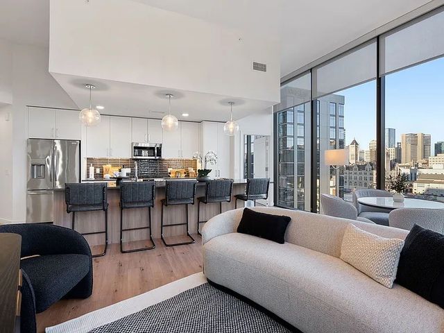 1212 Demonbreun St Apt 615, Nashville, TN 37203