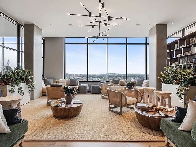 1212 Demonbreun St Apt 615, Nashville, TN 37203