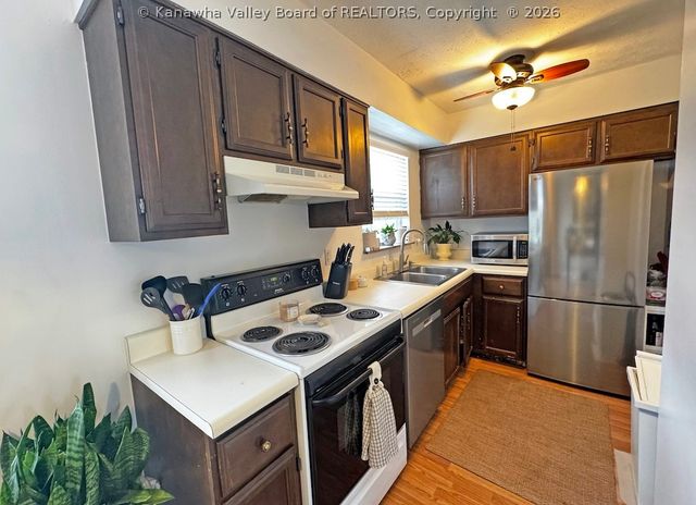 21 Warren Place, Charleston, WV 25302