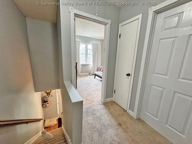 21 Warren Place, Charleston, WV 25302