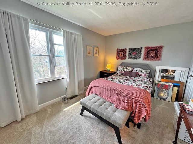 21 Warren Place, Charleston, WV 25302